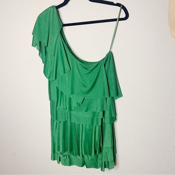 New BCBGMaxAzria Kelly Green Tiered One Shoulder Mini Dress Size Medium - Picture 3 of 8